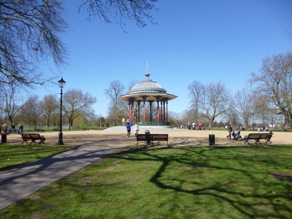 Clapham Common, bandstand - geograph.org.uk - 3423292